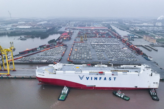 VinFast chính thức xuất khẩu 1.879 xe VF 8 tiếp theo tới Bắc Mỹ