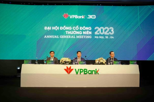 Chủ tịch VPBank tuyên bố đã nhận được tiền cọc gần 4.000 tỷ đồng cho thương vụ bán 15% cổ phần cho Tập đoàn SMBC của Nhật Bản