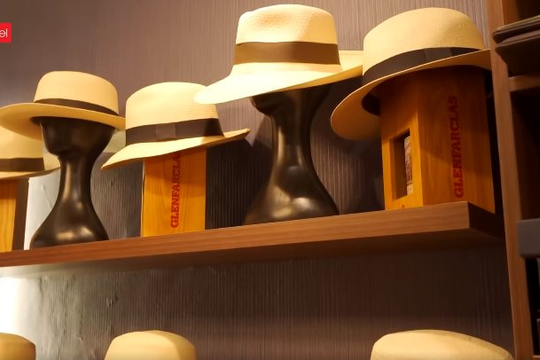 Chiếc mũ cói trị giá 3,5 tỷ đồng đắt nhất thế giới đang được bán tại Hà Nội có gì đặc biệt?