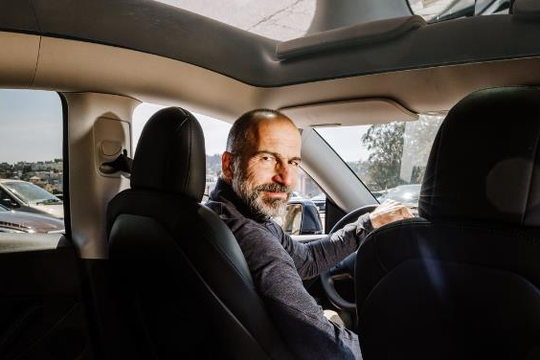 CEO Uber ‘giả dạng’ tài xế và cái kết: Bị khách bùng tip và app phạt, nhưng lôi kéo được vô số tài xế từ đối thủ, vực dậy công ty khỏi khủng hoảng