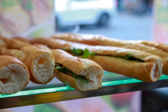 Bán bánh mì 5.000 - 25.000 đồng, lãi chỉ 10 -15% nhưng mỗi lần xuất hóa đơn điện tử mất 500 đồng, hộ kinh doanh gặp khó: Cục Thuế nói gì