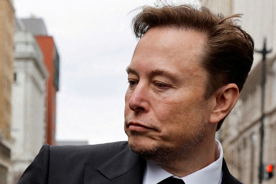 Elon Musk vừa trải qua ngày thứ 5 đen đủi nhất: Tên lửa SpaceX phát nổ sau 4 phút phóng, tài sản 'bay' 13 tỷ USD khi cổ phiếu Tesla lao dốc không phanh