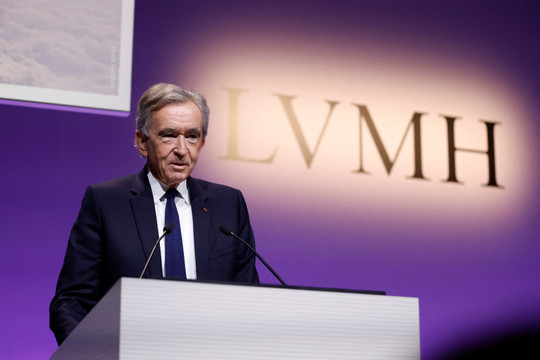 LVMH Moet Hennessy Louis Vuitton SE HAMMOH Stock Price Trades  News   GuruFocus