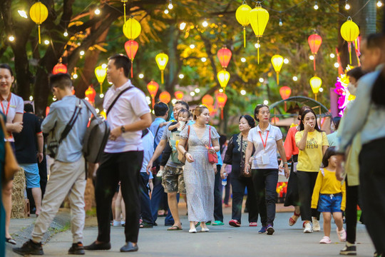Khách Trung Quốc đến Việt Nam tăng đột biến, nhưng vẫn chỉ tương đương 1/4 lượng du khách từ một nước khác