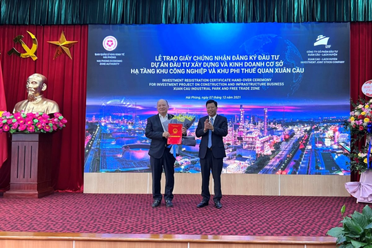 DN đằng sau Khu công nghiệp lấn biển 100% đầu tiên tại Việt Nam quy mô 11.000 tỷ: Tiên phong phân phối xe Piaggio, sở hữu trang trại điện mặt trời lớn nhất Đông Nam Á