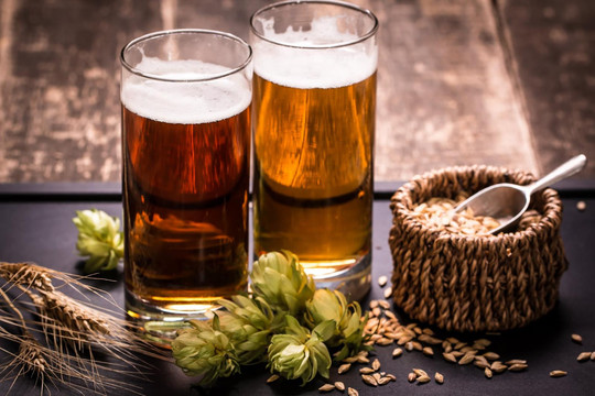 Những ngụm bia "đắng" của Sabeco, Habeco: Siết chặt thổi nồng độ cồn, giá nguyên liệu tăng, thêm đại gia ngoại nhăm nhe chia lại thị trường  