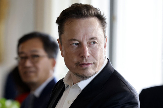 Phỏng vấn Elon Musk: Chỉ nghỉ 2-3 ngày mỗi năm, nói gì mình thích cho dù bị mất tiền và quyết định sẽ 'hạ mình' chi tiền quảng cáo xe Tesla