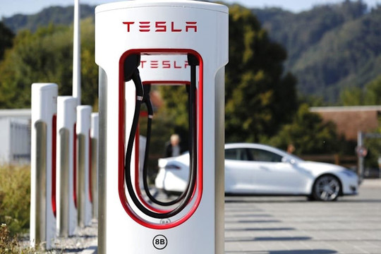 Thỏa thuận lịch sử ngành xe điện: Elon Musk đồng ý chia sẻ trạm sạc Tesla cho Ford, không muốn Supercharger là ‘khu vườn có tường bao quanh’