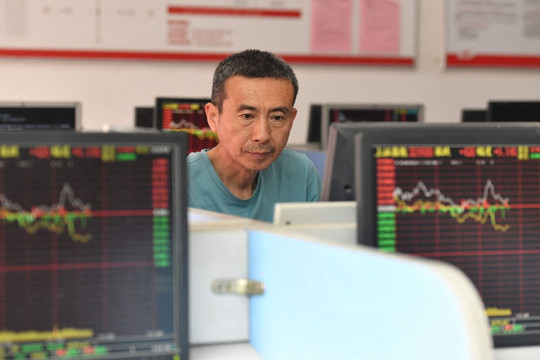 Chứng khoán bước vào thị trường giá xuống, nhà đầu tư Trung Quốc nhìn đâu cũng thấy 'nỗi đau' 