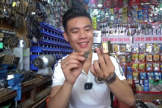 Anh thợ khóa hot nhất Tiktok, giúp dân làng kiếm bộn tiền nhờ sản phẩm chẳng liên quan đến khóa
