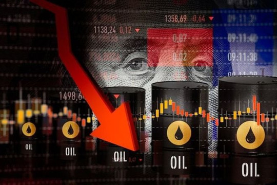 Giá dầu quốc tế giảm mạnh trước thềm cuộc họp của Fed