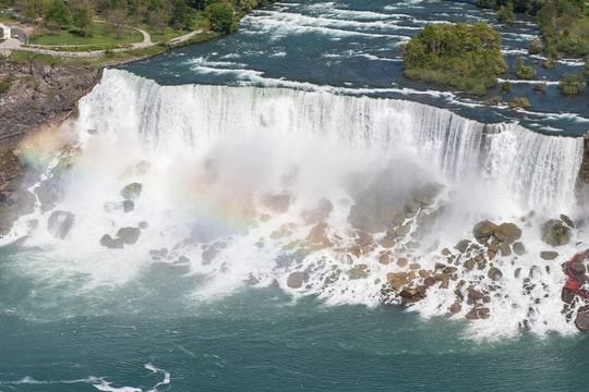 Những hình ảnh đáng kinh ngạc khi thác Niagara cạn trơ đáy: 12.000 năm mới có một lần