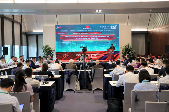 Bí kíp chuyển đổi số ngành dịch vụ: Các doanh nghiệp chia sẻ gì tại Vietnam Industry Summit 4.0?