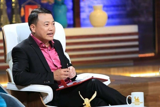 Thời lập nghiệp “3 Không” của Shark Bình: Là một trong những người đầu tiên đạt giải Cuộc thi Trí tuệ Việt Nam, thay vì “đem tiền ăn chơi” thì đi lập doanh nghiệp