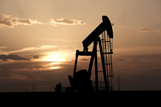 Lo cầu sụt giảm, giá dầu giảm trong ngày đầu tuần 