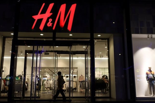 Cú lừa của H&M: Giả danh hãng thời trang xanh, quyên góp quần áo cũ để tái chế nhưng thực chất đem bán lại ở các nước nghèo hoặc mang đi đốt