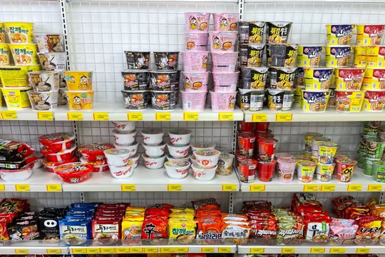Đồ ăn vốn "rẻ bèo" được ưa chuộng vào cuối tháng gây tranh cãi, người Hàn Quốc chờ đợi giảm giá trong hoang mang khi chi phí thực phẩm tăng vọt
