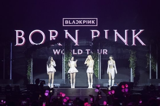 Chuyện đau lòng đằng sau những tấm vé concert giá cả nghìn USD của BlackPink: Fan mặc kinh tế khó khăn vẫn hết lòng vì thần tượng, nguy cơ xảy ra 'Pinkflation'