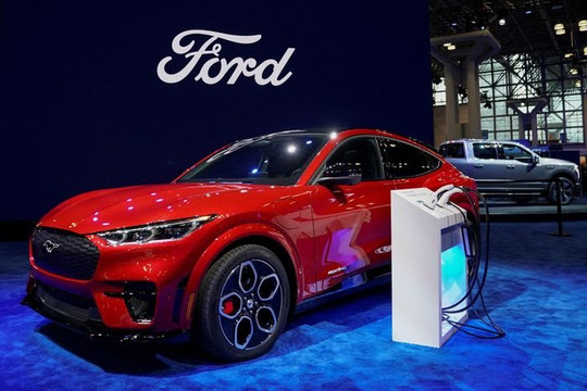 Cuộc chiến xe điện quá khốc liệt, Ford tuyên bố sa thải 1.000 người để tiết kiệm chi phí