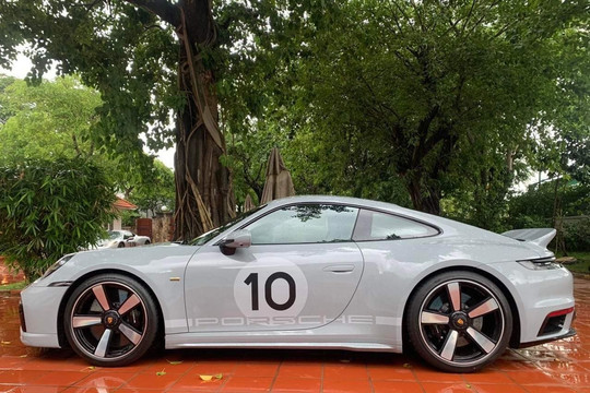 Sau màn đập hộp của Cường Đô la, đến lượt siêu phẩm Porsche 911 Sport Classic của "ông trùm cà phê" Đặng Lê Nguyên Vũ lộ diện