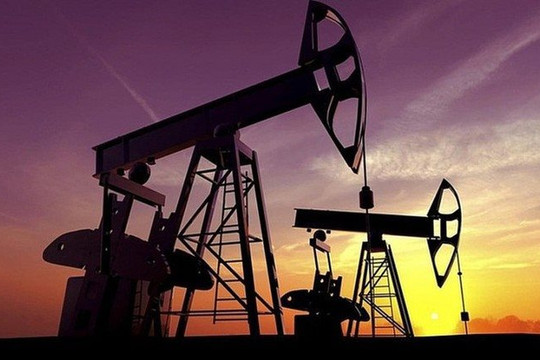 Dự trữ dầu tại Mỹ giảm làm động lực tăng giá dầu quốc tế