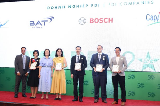 BAT Việt Nam nhận giải “Tiên phong giảm thiểu rác thải” tại lễ vinh danh Top 50 CSA 2023