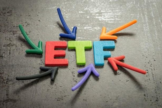 Dòng vốn vào ETF nội “hụt hơi”, vì sao các ETF ngoại vẫn hút ròng hàng nghìn tỷ trong nửa đầu năm?
