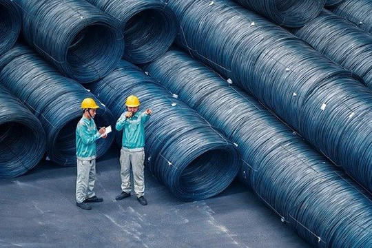 Thép ngoại ồ ạt nhập khẩu vào Việt Nam, thép trong nước chịu cảnh giảm giá 
