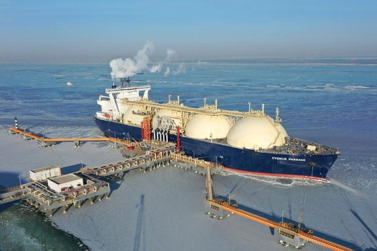 Các tập đoàn năng lượng quốc tế chạy đua nhập khẩu LNG, giá gas tăng