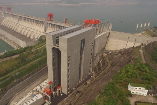 Trung Quốc sở hữu 'cỗ máy chiến thần' khủng nhất thế giới: Không khác gì toà nhà khổng lồ, nâng tàu 3.000 tấn lên cao 113 m 'ngon ơ' trong 40 phút