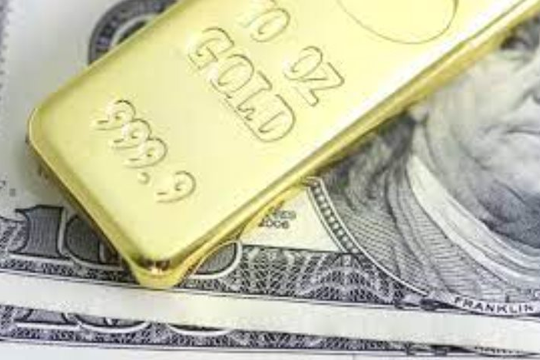 Giá vàng tăng mạnh lên đỉnh cao mới, USD oằn mình trước hàng loạt dấu hiệu giảm phát ở Mỹ