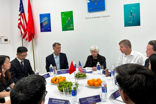 Bộ trưởng Tài chính Mỹ Janet Yellen nói gì sau khi thăm nhà máy sản xuất xe điện "made in Vietnam" của startup Việt?