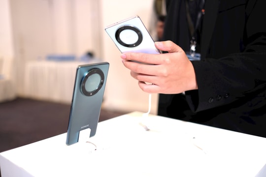 Trải nghiệm nhanh Honor X9a vừa ra mắt tại Việt Nam : Màn hình cong, thiết kế "lạ", giá 8 triệu đồng