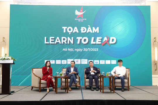 CEO Lê Trí Thông kể chuyện pha ly sữa bột và cách học ở PNJ: Uống nhiều sữa thì mắc nghẹn, học nhiều quá thì không tốt!