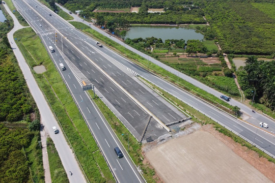 Chính phủ chỉ đạo quyết liệt triển khai loạt dự án: Vành đai 4 Vùng Thủ đô Hà Nội, Cao tốc Bắc Nam, Cảng hàng không quốc tế Long Thành,…