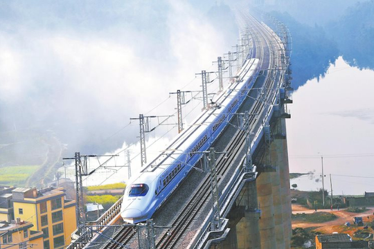 Giống như bước ra từ phim viễn tưởng, công nghệ xây đường sắt cao tốc 2.0 của Trung Quốc đã phát triển tới mức khó tin đến thế này sao?