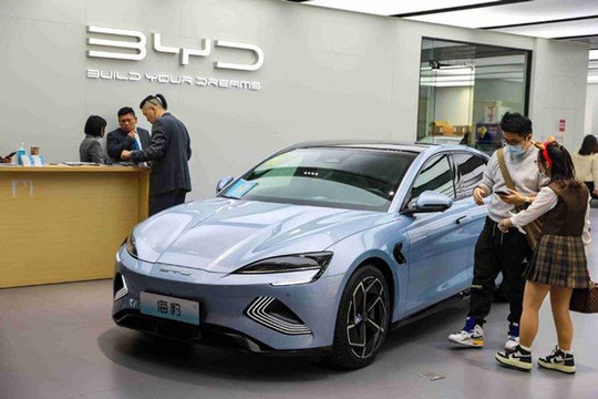 Chủ tịch BYD: 'Các nhà sản xuất Trung Quốc sẽ nâng đỡ ngành công nghiệp ô tô toàn cầu'