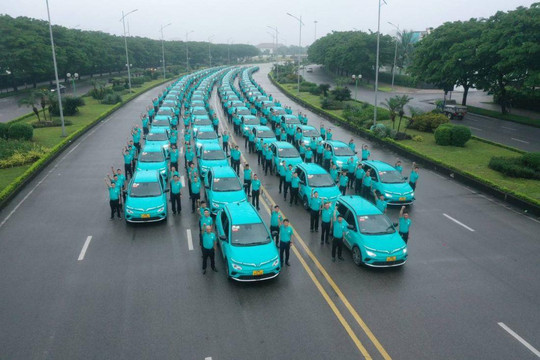 Taxi Xanh SM của tỷ phú Phạm Nhật Vượng đã tăng vốn điều lệ lên 5.650 tỷ đồng, bỏ xa các đối thủ tại Việt Nam