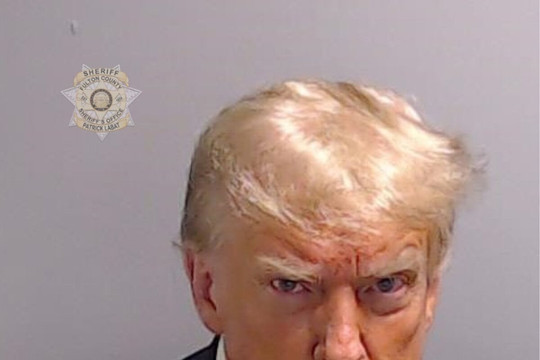 Tấm ảnh trong hồ sơ nhà tù đã mang về cho ông Trump 7,1 triệu USD tiền gây quỹ tranh cử