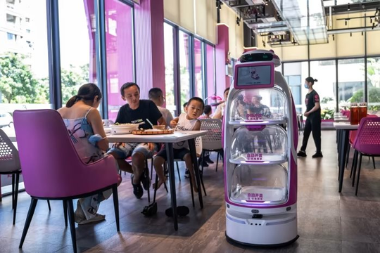 Robot Trung Quốc 'xâm chiếm' các nhà hàng Hàn Quốc, thổi bùng cơn giận dữ và sự lo sợ của người lao động