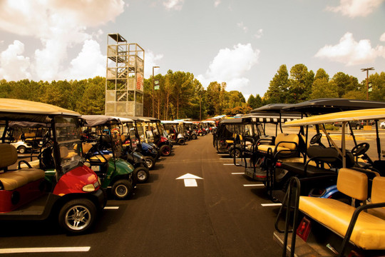 Kỳ lạ thành phố ‘mê’ xe golf mini ở Mỹ, ô tô 4 bánh truyền thống là hàng xa xỉ 