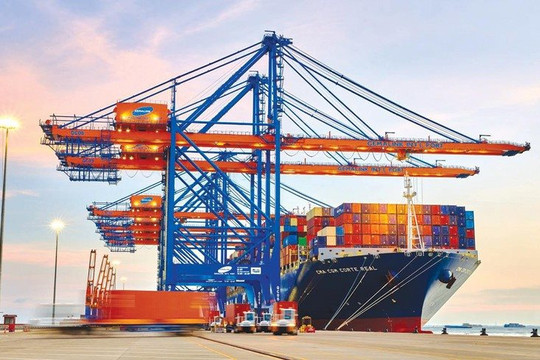 “Gã khổng lồ” sở hữu cảng nước sâu lớn nhất Việt Nam: Lợi nhuận đột biến nhờ bán bớt cảng, cổ phiếu lập đỉnh lịch sử mới
