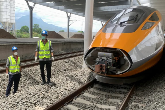 Đội vốn 1,2 tỷ USD, dự án đường sắt tham vọng nhanh nhất ĐNÁ do Trung Quốc sản xuất chưa thể vận hành
