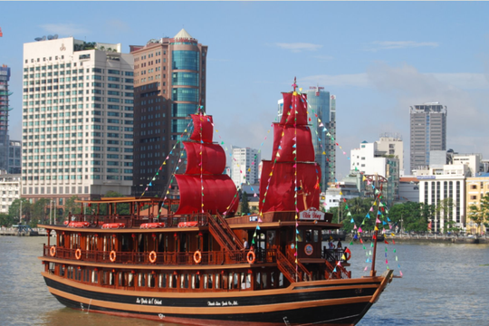 Ông chủ Indochina Junk: Lập đội thuyền buồm bằng đam mê, 2 lần suýt phá sản và lối thoát từ tour ngắm hoàng hôn trên sông Sài Gòn