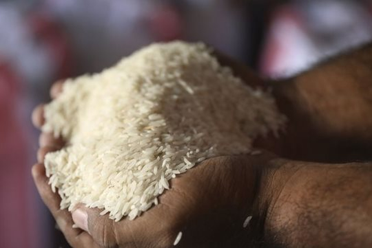Một quốc gia châu Á giới hạn mua gạo 100kg/người do giá tăng phi mã, là khách “ruột” của gạo Việt Nam 
