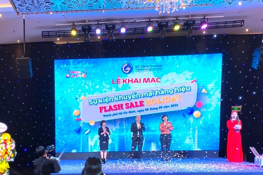 Hơn 120 thương hiệu hàng hiệu khuyến mãi, giảm giá đến 90% tại sự kiện Flash Sale Holiday