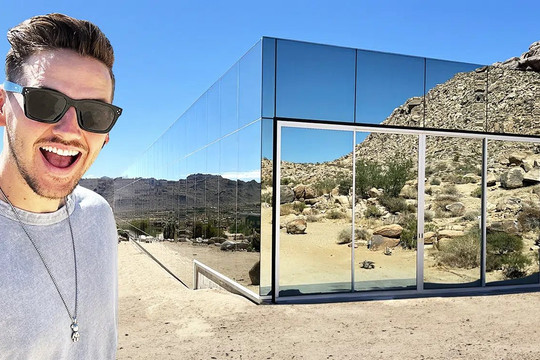 Bên trong "Ngôi nhà vô hình" gần 440 tỷ đồng nằm giữa sa mạc: Có hồ bơi dài gần hết nhà, giá thuê hàng trăm triệu/đêm