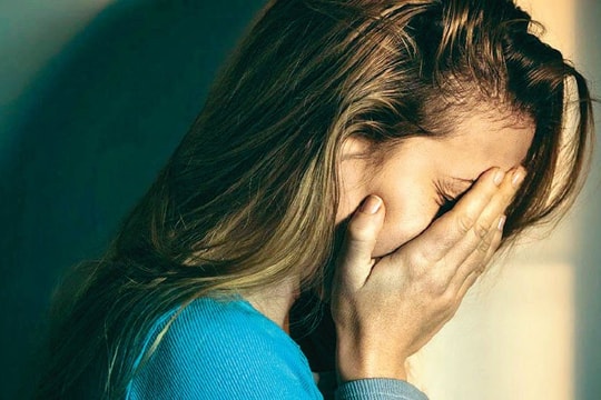 Nhận tài liệu lạ, mở ra liền mất nhiều tài khoản quan trọng, tiền trong ngân hàng cũng “bay màu”