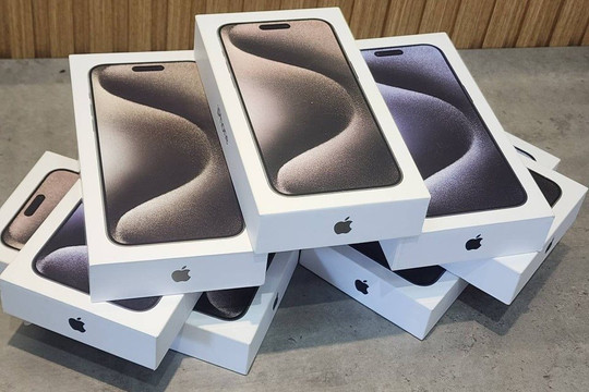 iPhone 15 Pro Max xách tay mất giá hơn 30 triệu đồng sau chưa đầy 1 tuần về Việt Nam