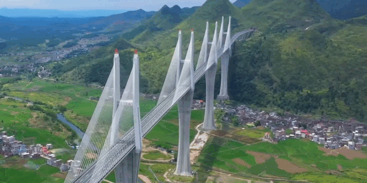Xây cầu…cao ngang tòa nhà 100 tầng, chi phí khủng lên tới 7,3 nghìn tỷ, Trung Quốc khiến thế giới ngỡ ngàng với ‘công trình vượt cạn’ hàng đầu thế giới